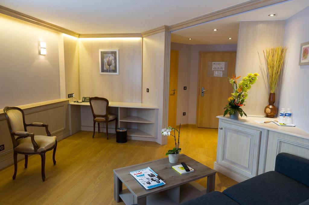 Cottage Logis Hôtel - Restaurant Dudelange Esterno foto