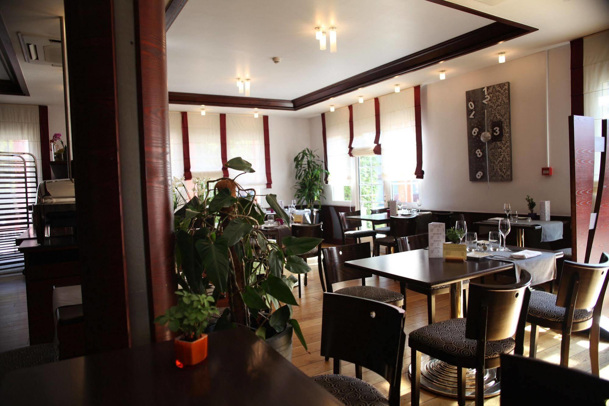 Cottage Logis Hôtel - Restaurant Dudelange Esterno foto